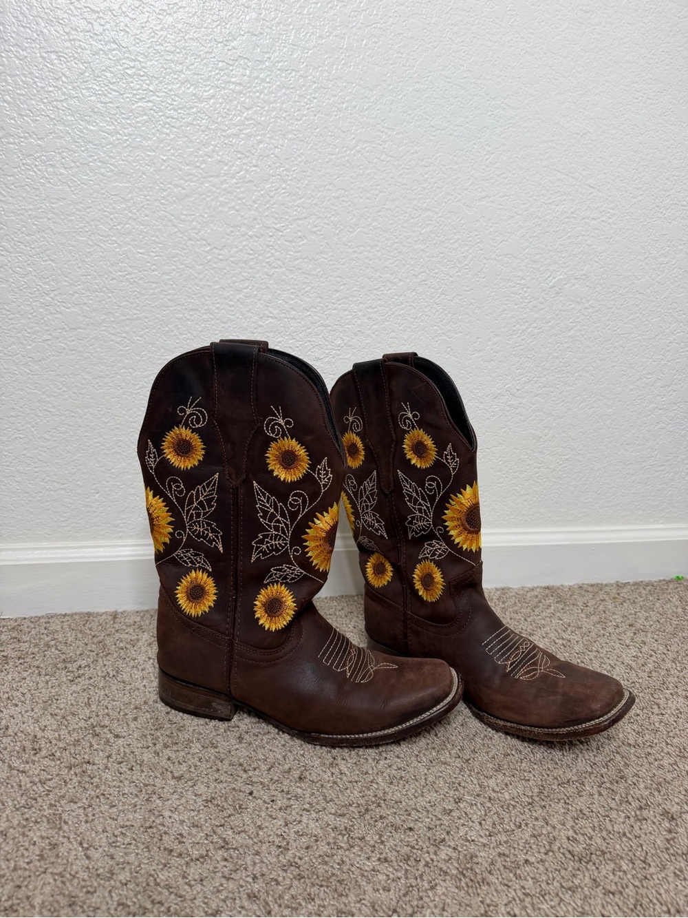 Sunflower Embroidered Western Cowboy Boots Women’s US 9